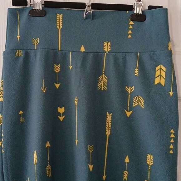 LuLaRoe Cassie Arrow Print Midi Pencil Skirt Teal & Yellow Size M NWOT - Picture 3 of 5